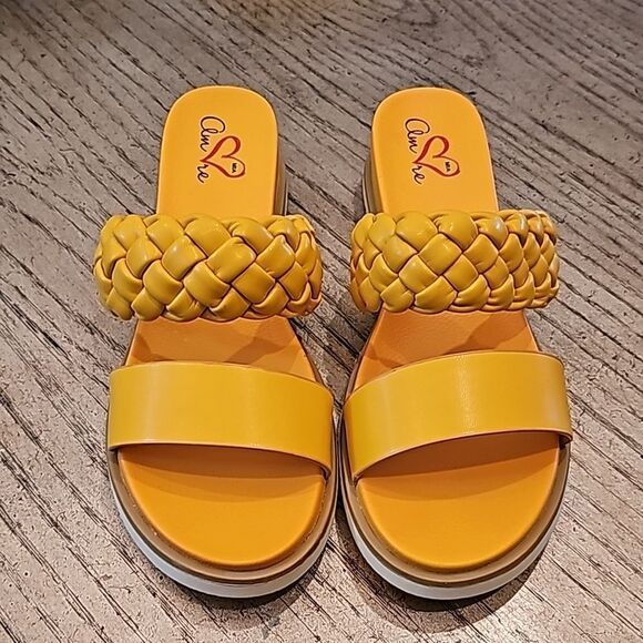 Wedge braided sandal yellow 8.5 NWOT Mia - Picture 2 of 9